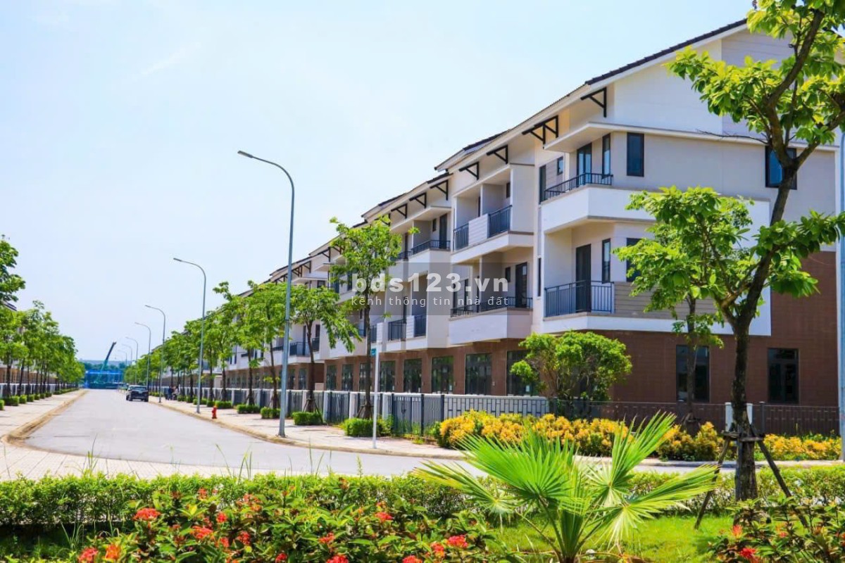 Quĩ căn shophouse 120m2 giá hơn 7 tỷ, cách cầu Vĩnh Tuy 10km, tiện ích, ở sướng, đầu tư lợ nhuận