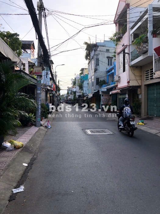 Bán nahf 4 tầng, đường 10m, gần Nguyễn Tất Thành quận 4, 20.2m2, nhỉnh 4.X tỷ