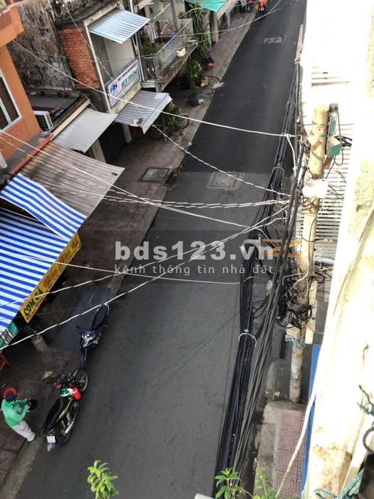 Bán nahf 4 tầng, đường 10m, gần Nguyễn Tất Thành quận 4, 20.2m2, nhỉnh 4.X tỷ