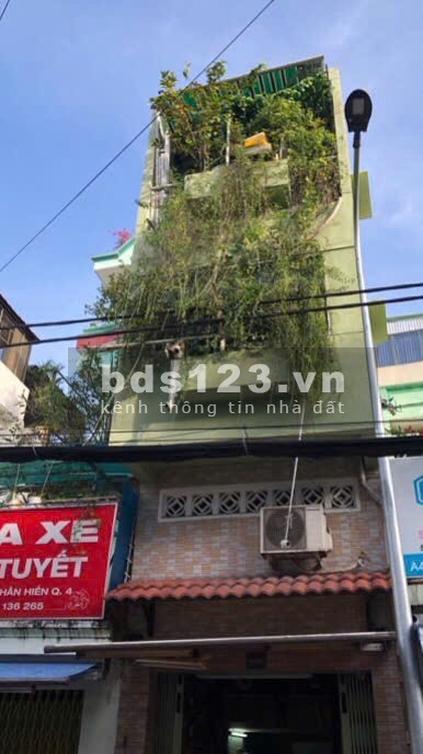 Bán nahf 4 tầng, đường 10m, gần Nguyễn Tất Thành quận 4, 20.2m2, nhỉnh 4.X tỷ