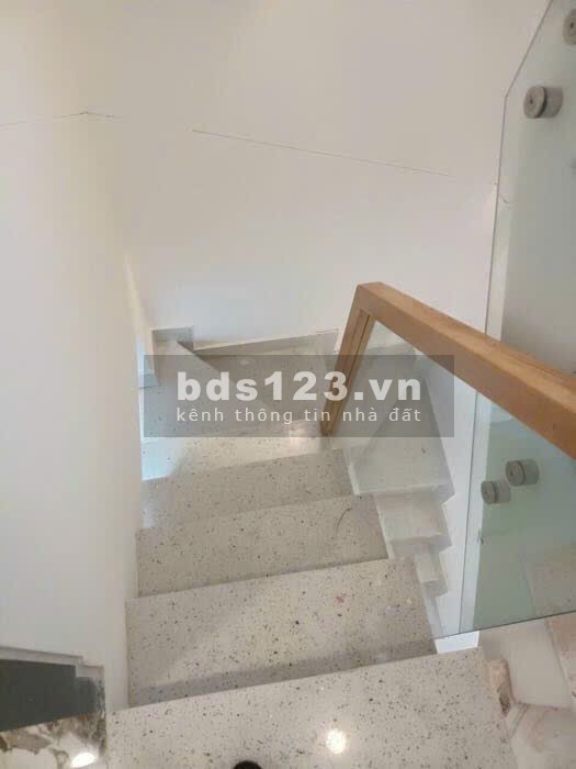 Bán nhà 3 tầng quận 4, gần Khánh Hội, 33,6m. Nhỉnh 2.X tỷ