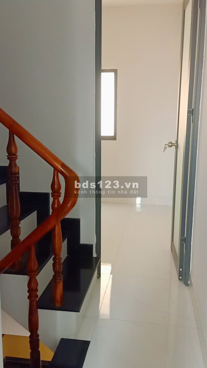 Chính chủ bán nhà quận 12 sổ hồng 998tr 1 trệt 1 lầu có 2pn, 2wc