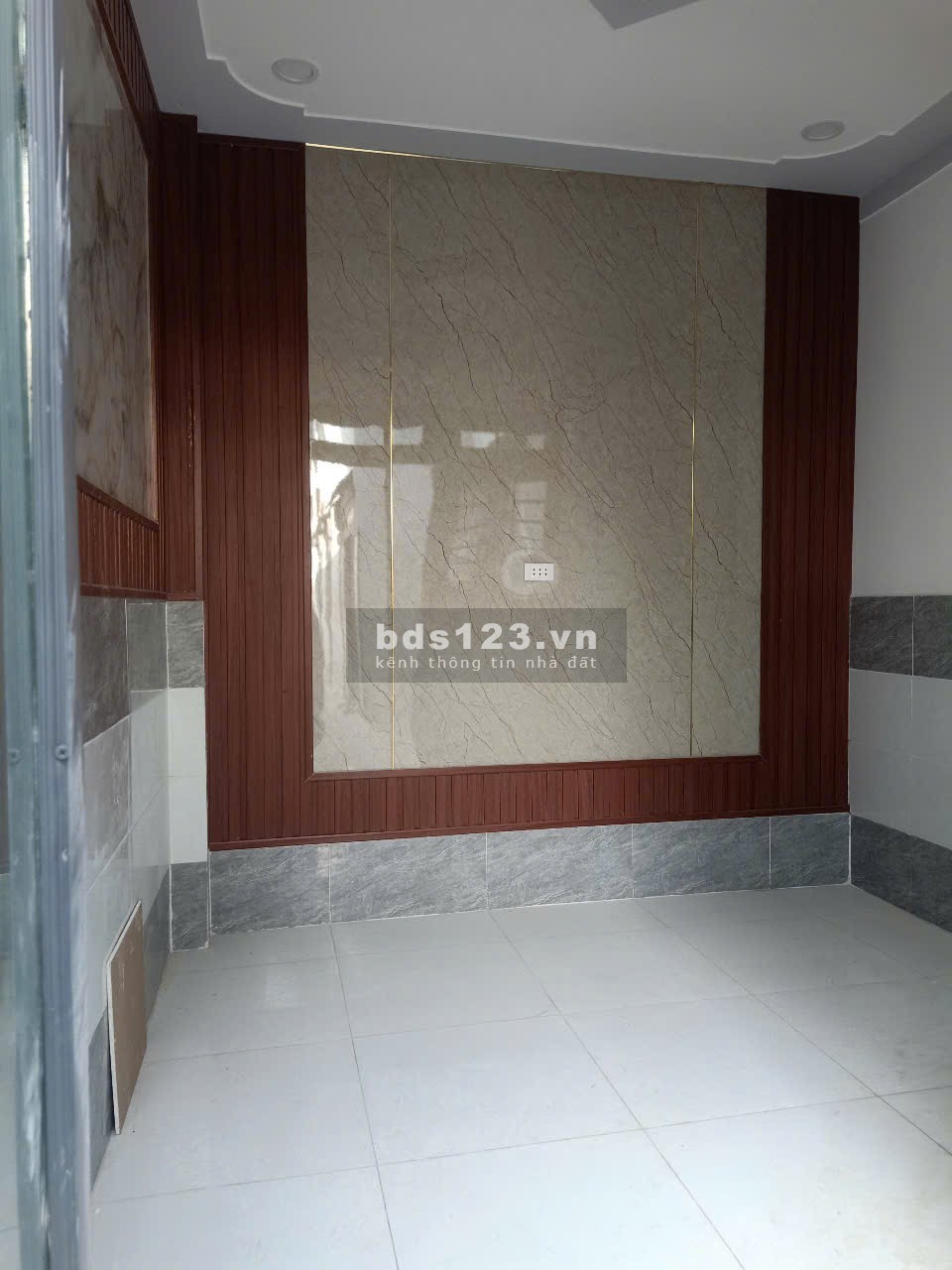Chính chủ bán nhà quận 12 sổ hồng 998tr 1 trệt 1 lầu có 2pn, 2wc