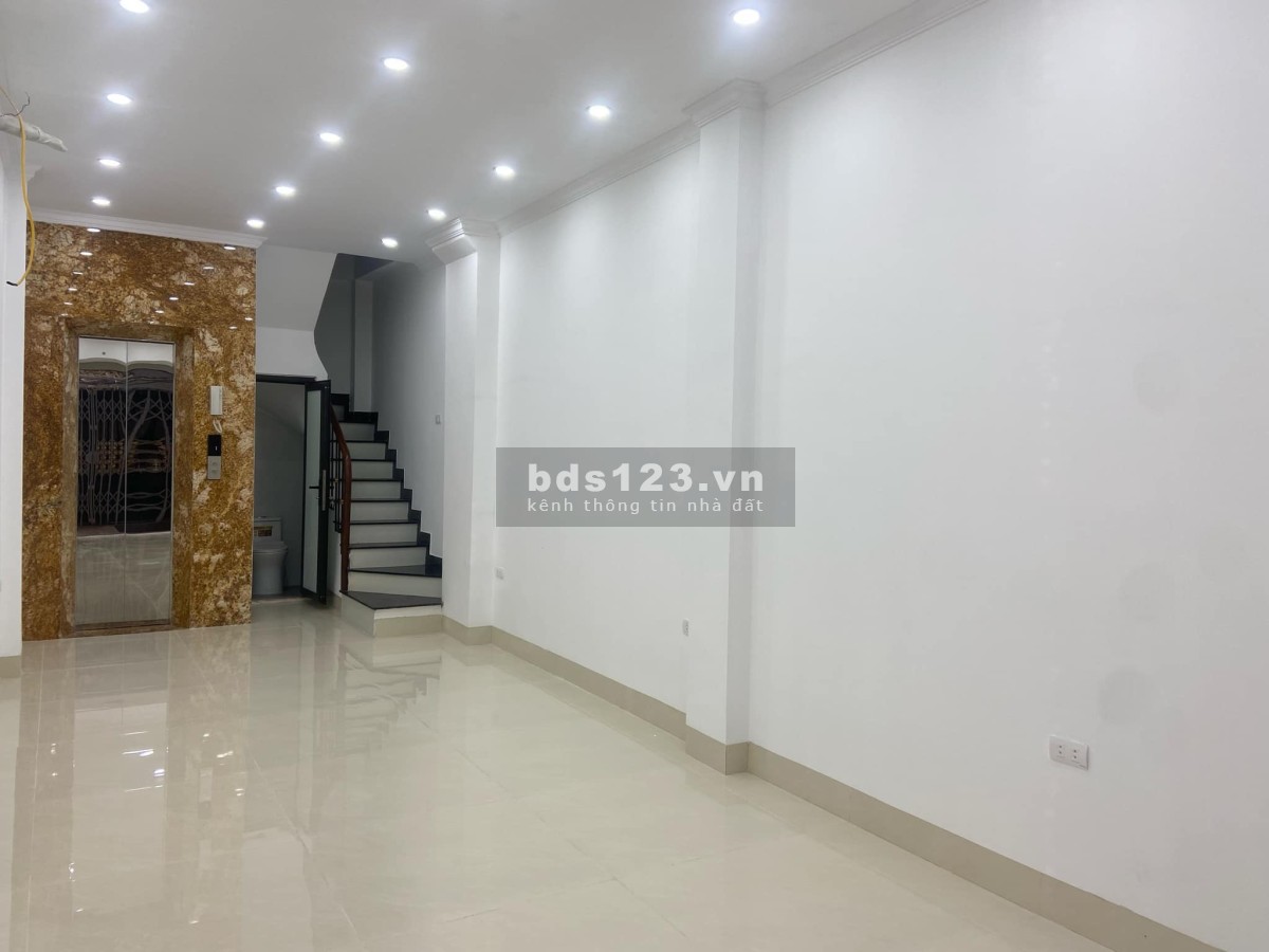Bán nhà Đội Cấn, 37m2, 7 Tầng THANG MÁY, hơn 8 tỷ. Cách Ô TÔ đỗ chỉ 2 nhà.