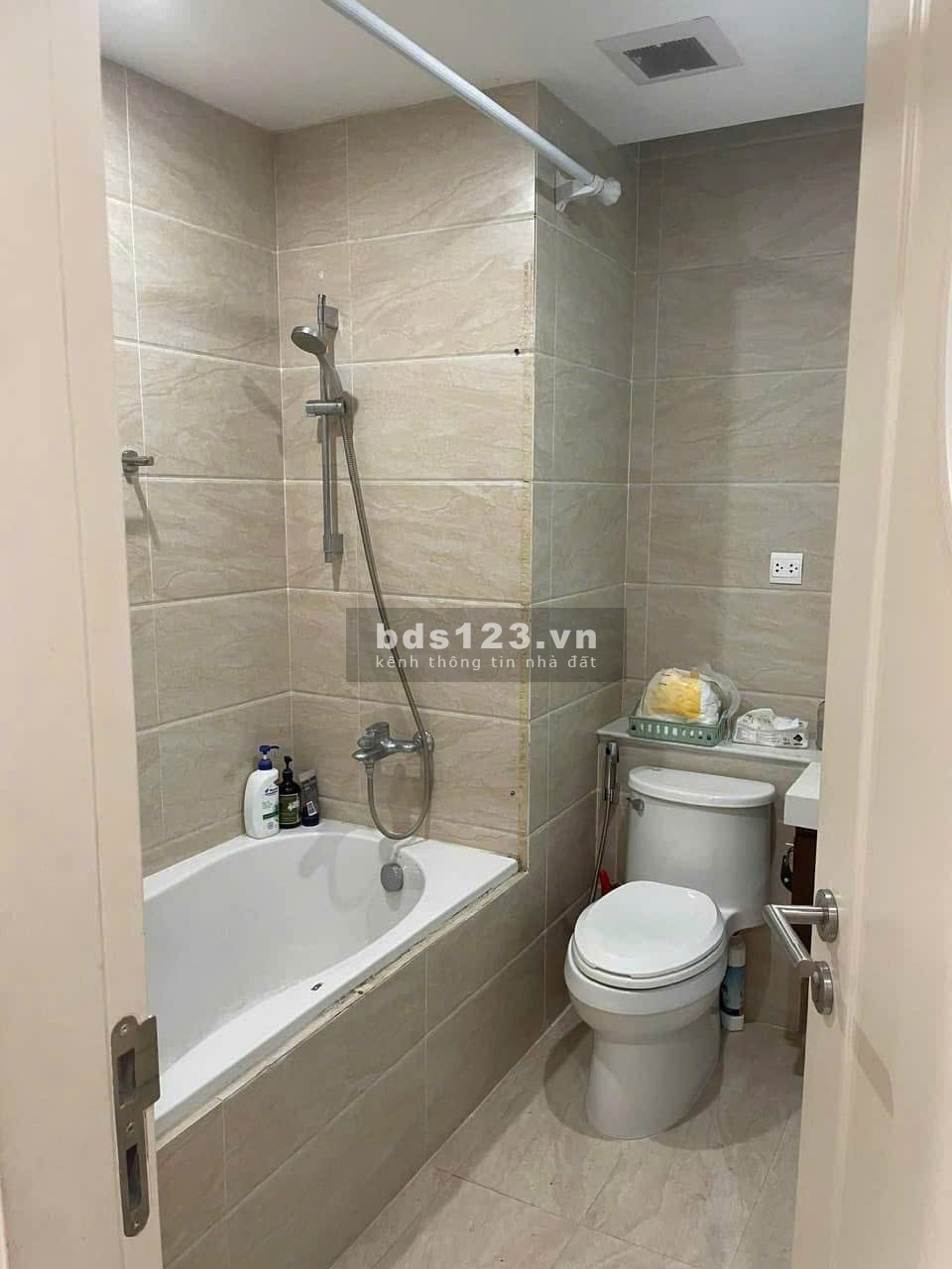 Chung cư Satra Eximland, Phan Đăng Lưu, Phú Nhuận: 2p ngủ, 2wc, NT, 17tr.