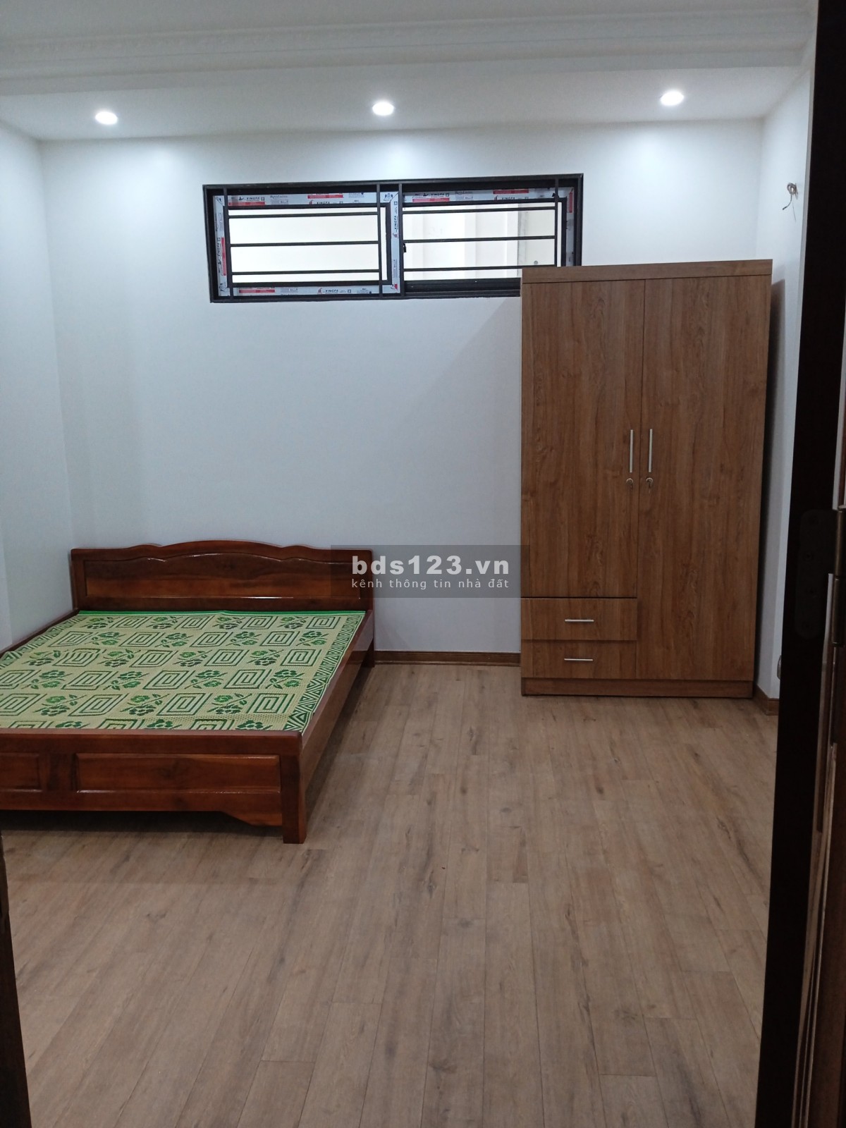 Chính chủ cho thuê nhà mới nguyên căn 45m2x 5 tầng. Giá 9.5 tr/th