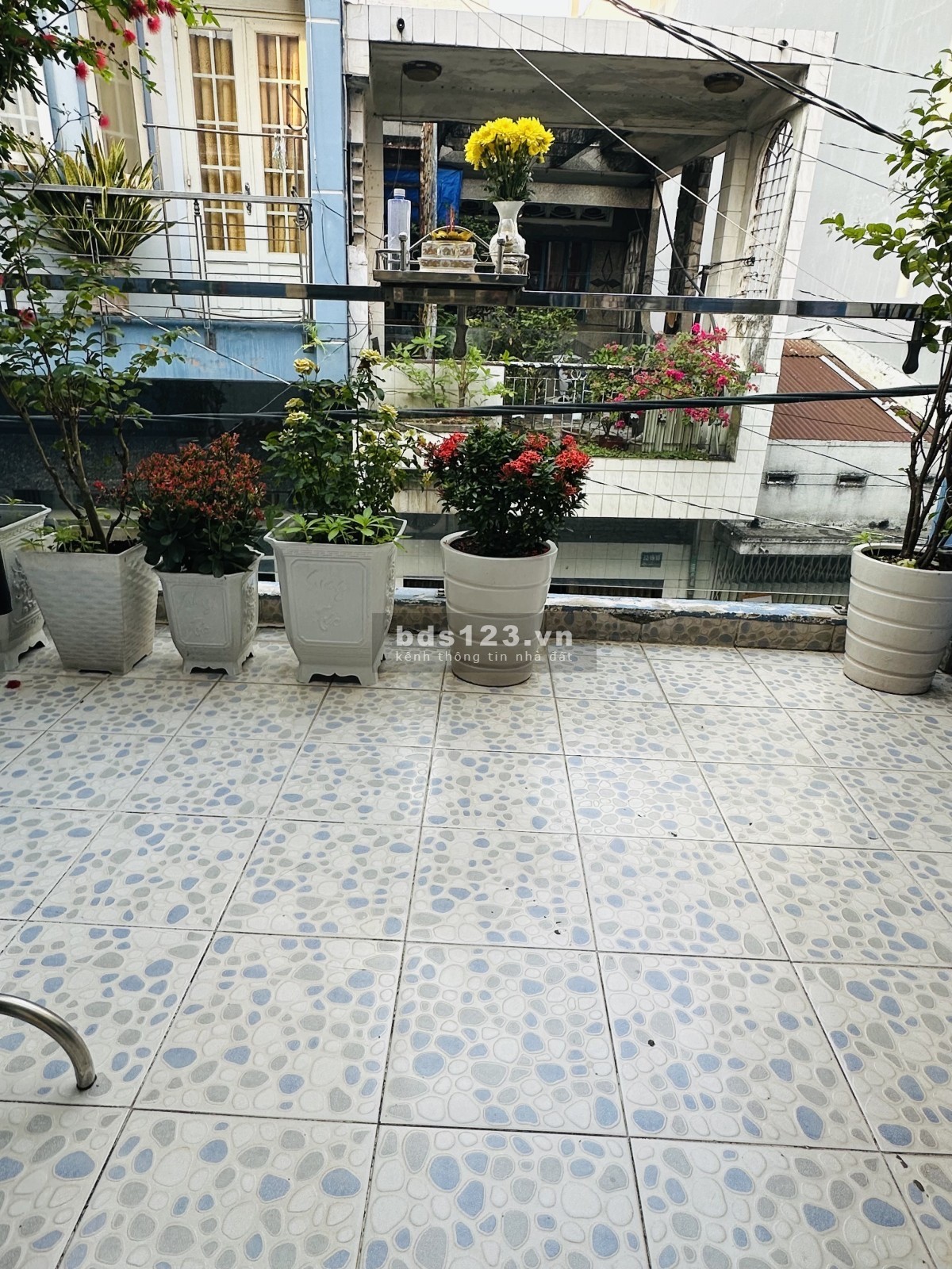 Bán nhà quận 11 - Hẻm xe tải đổ cửa sổ vuông đẹp - 6.2 T