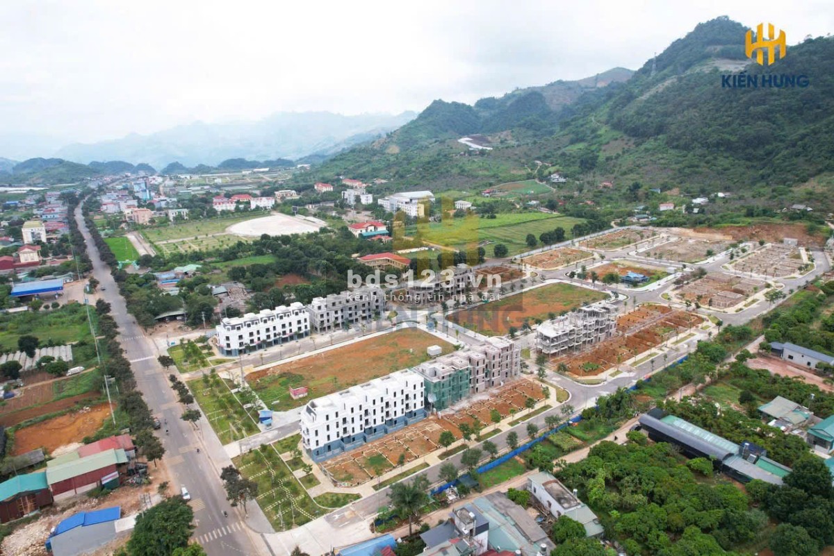 Cần bán gấp căn shophouse ngoại giao để đầu tư, mặt đường Quốc Lộ 6, trước dự án Sun Group