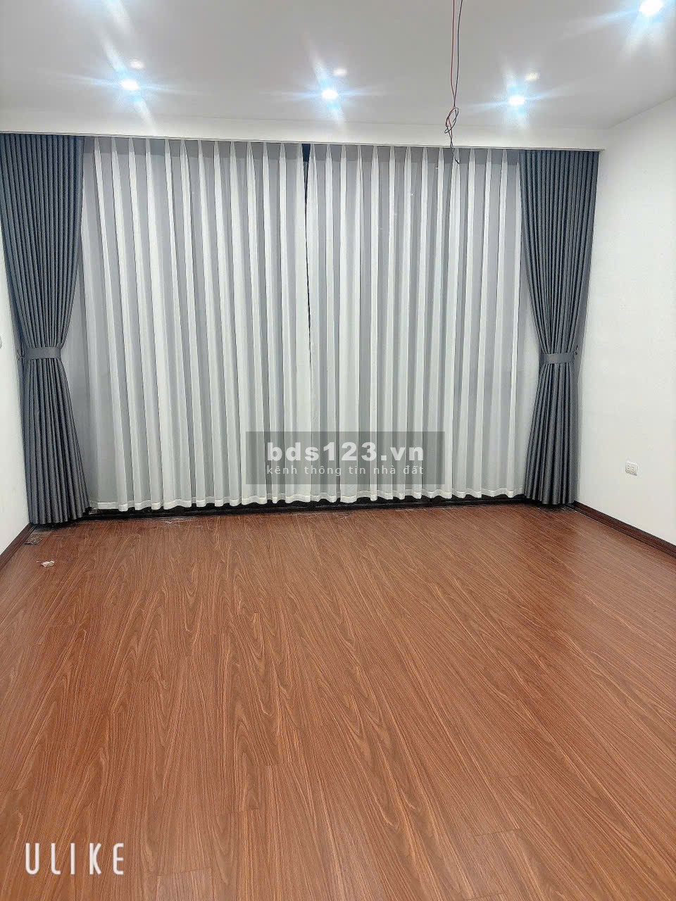 Chính chủ cho thuê nhà mặt bằng 3 tầng mặt phố Thạch Bàn