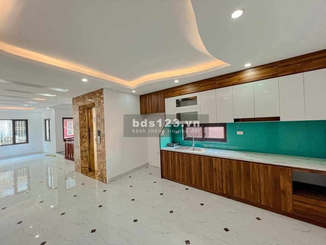 Siêu phẩm nhà đẹp - Ô tô vào nhà - Thang máy - View hồ Linh Đàm - Ở sướng