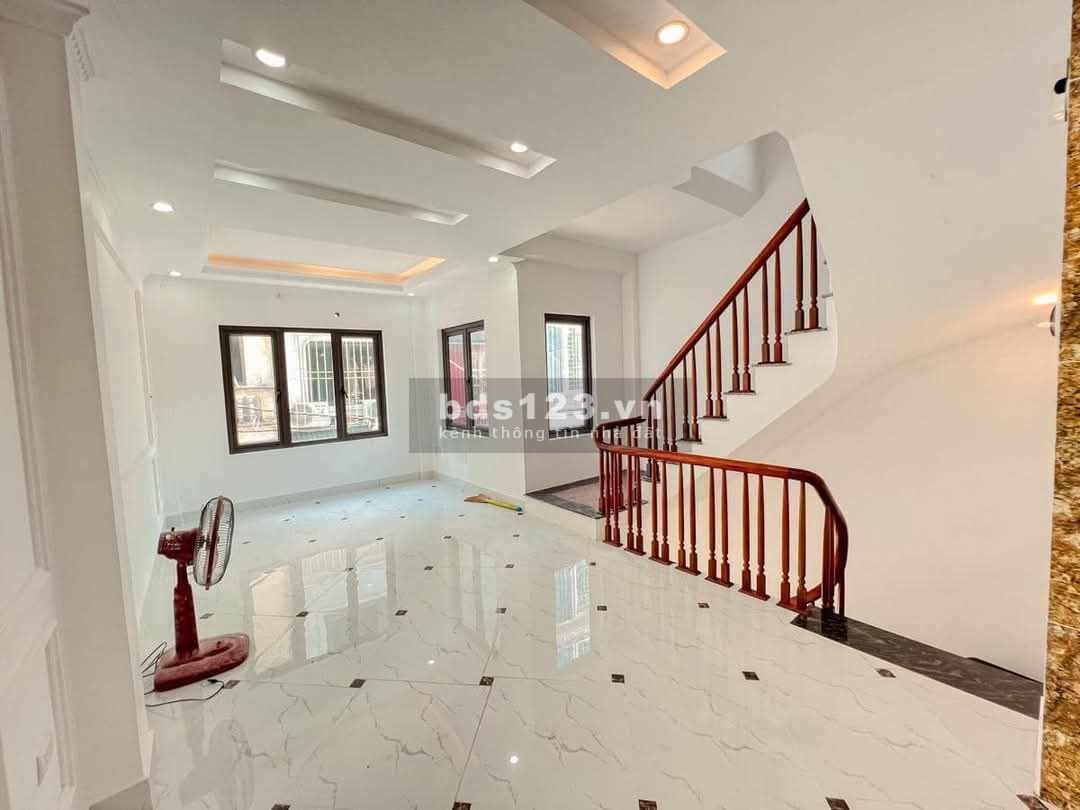 Siêu phẩm nhà đẹp - Ô tô vào nhà - Thang máy - View hồ Linh Đàm - Ở sướng