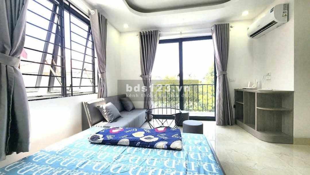 Minh Khai Hai Bà Trưng, mặt tiền rộng 8m - Trước nhà sân vườn thoáng - Cách 1 nhà ra ngõ