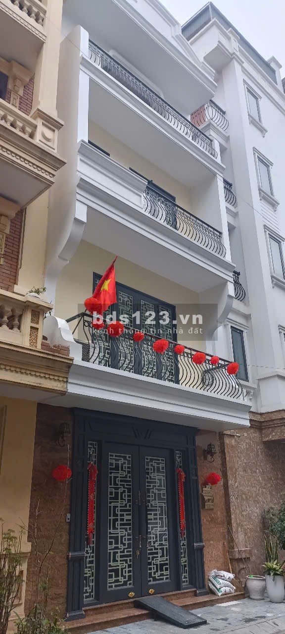 Văn Quán phân lô - Vỉa hè - Ô tô tránh, chạy vòng quanh - Ở, hoặc kinh doanh văn phòng