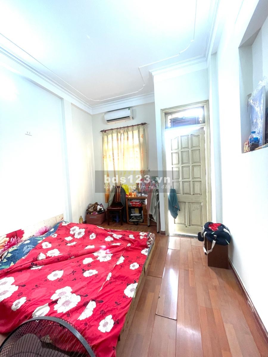 Bán nhà view hồ 14 tỷ, 45m2, 4 Tầng, MT 4m, Lạc Long Quân Tây Hồ