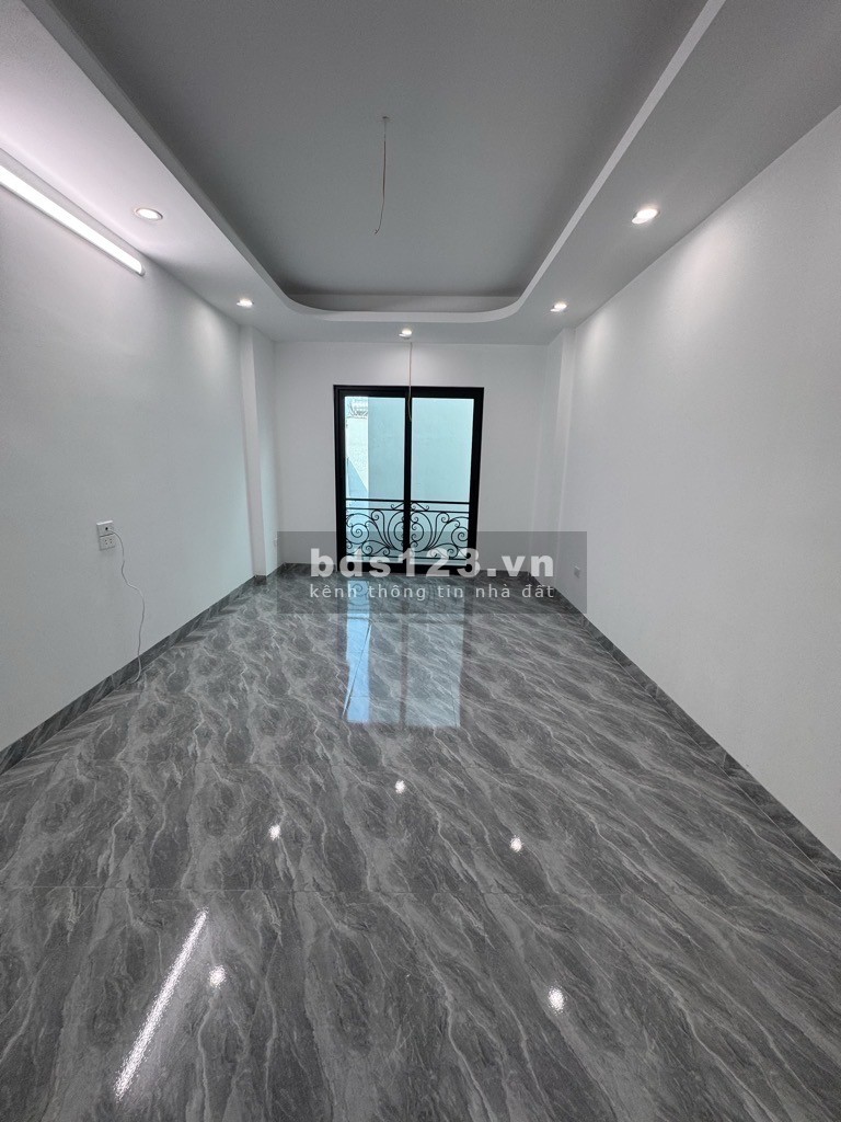 Bán nhà phố Hoàng Mai – 5 Tầng – Gía chỉ 5.75 tỷ! Nhà mới king kong