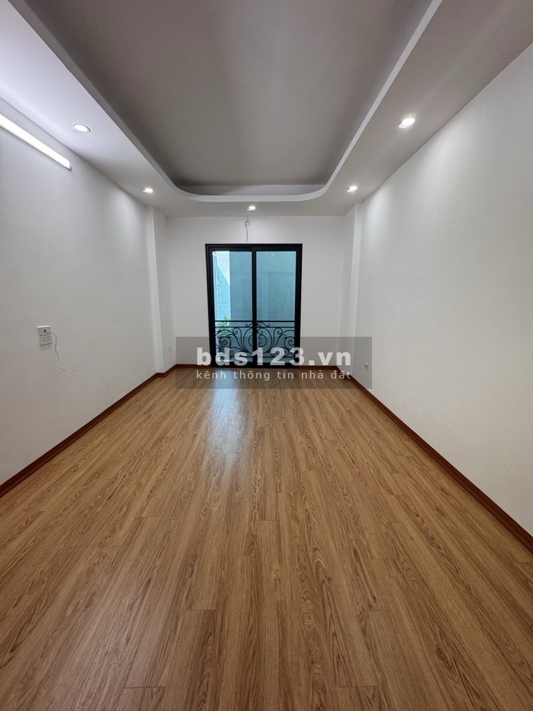 Bán nhà phố Hoàng Mai – 5 Tầng – Gía chỉ 5.75 tỷ! Nhà mới king kong