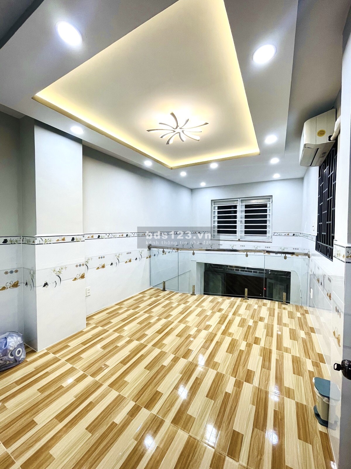 Bán nhà mặt tiền quận 11 siêu kinh doanh - 4 tầng nhà mới đẹp 8.3 T