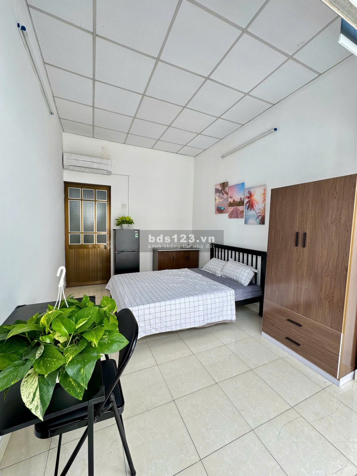 Phòng ban công, cửa sổ. Sẵn nội thất. Gần Phan Xích Long