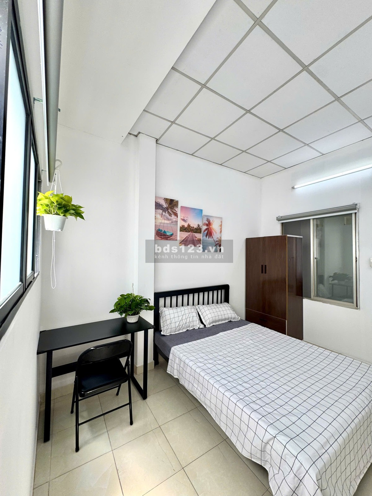 Phòng ban công, cửa sổ. Sẵn nội thất. Gần Phan Xích Long