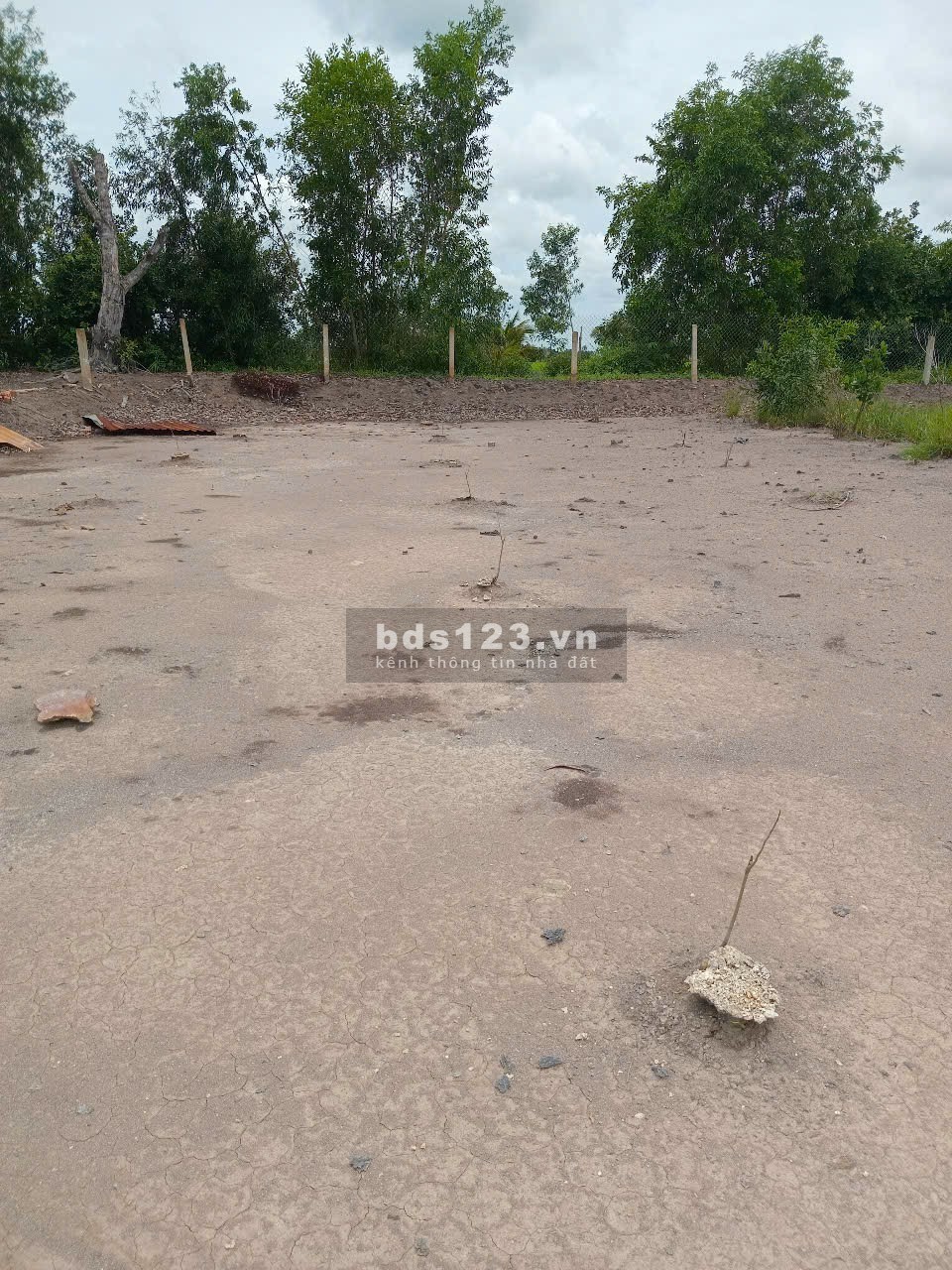 Cho thuê trang trại có nhà, có vườn địa chỉ: Tân Qui Hạ, Tân Phú, Đức Hòa, Long An gần KCN Trần Anh