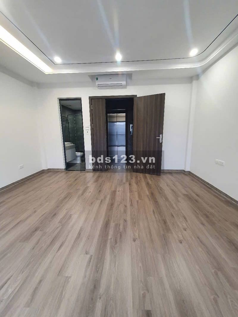 Siêu phẩm nhà đẹp Phố Trạm, LB, ô tô tránh, gara, KD, DT: 40m2, 6 Tầng, MT: 4.7m, GIÁ: 9.x Tỷ