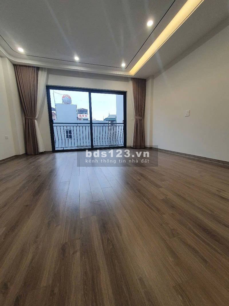 Siêu phẩm nhà đẹp Phố Trạm, LB, ô tô tránh, gara, KD, DT: 40m2, 6 Tầng, MT: 4.7m, GIÁ: 9.x Tỷ