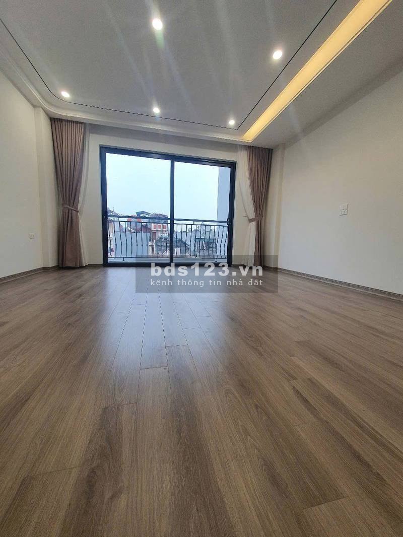 Siêu phẩm nhà đẹp Phố Trạm, LB, ô tô tránh, gara, KD, DT: 40m2, 6 Tầng, MT: 4.7m, GIÁ: 9.x Tỷ