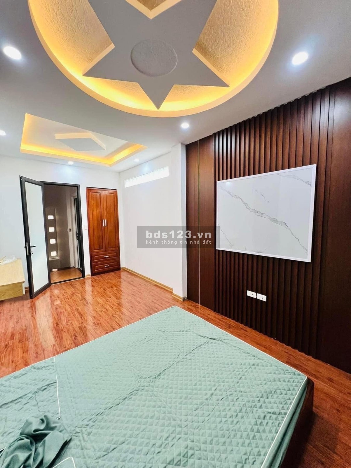 Nhà mới xây 5 tầng phố Kim Mã - Ba Đình 2 mặt thoáng - Gần phố - 6.4 tỷ