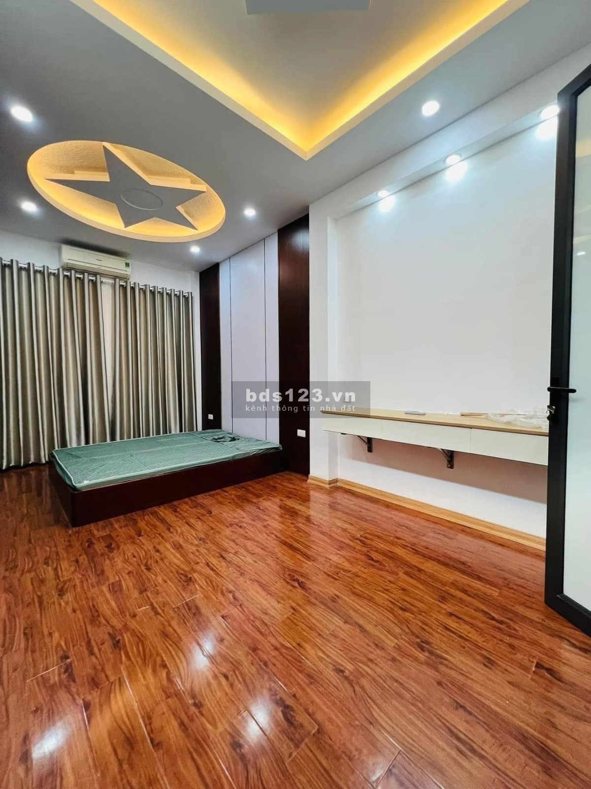 Nhà mới xây 5 tầng phố Kim Mã - Ba Đình 2 mặt thoáng - Gần phố - 6.4 tỷ