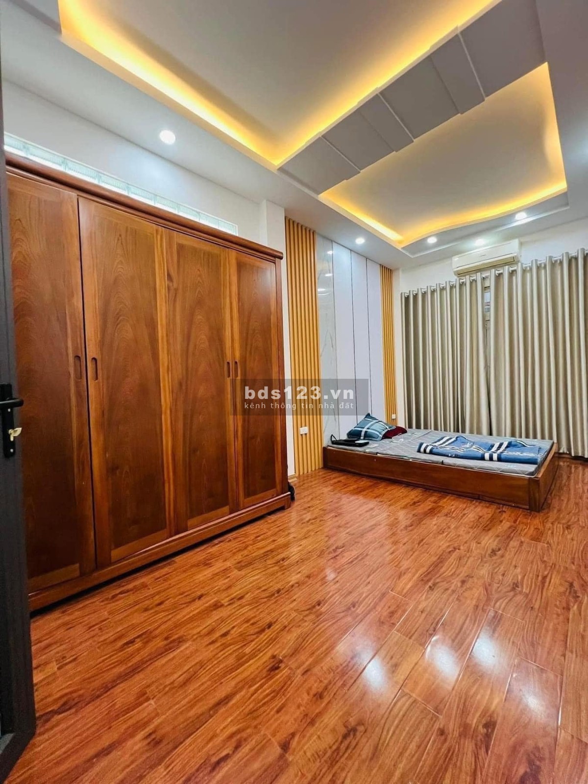 Nhà mới xây 5 tầng phố Kim Mã - Ba Đình 2 mặt thoáng - Gần phố - 6.4 tỷ