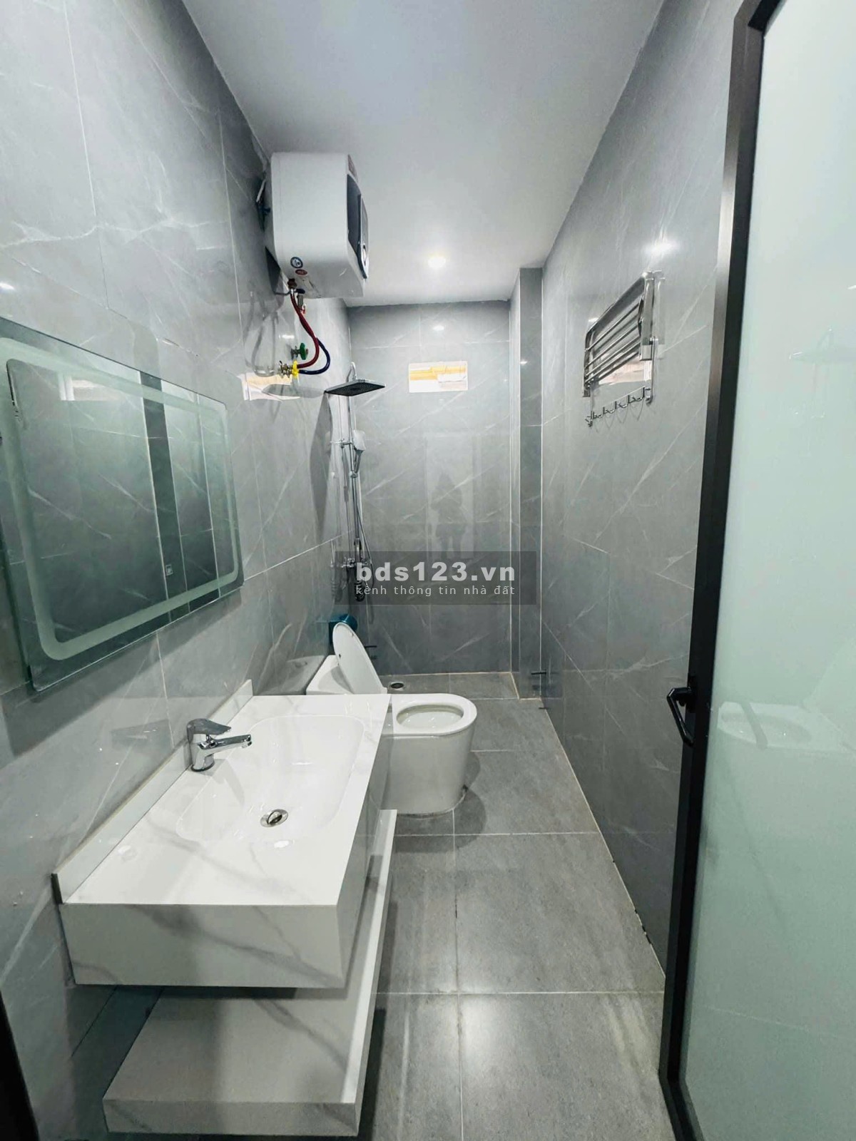 Cần tiền bán gấp căn nhà ở Chợ Hàng