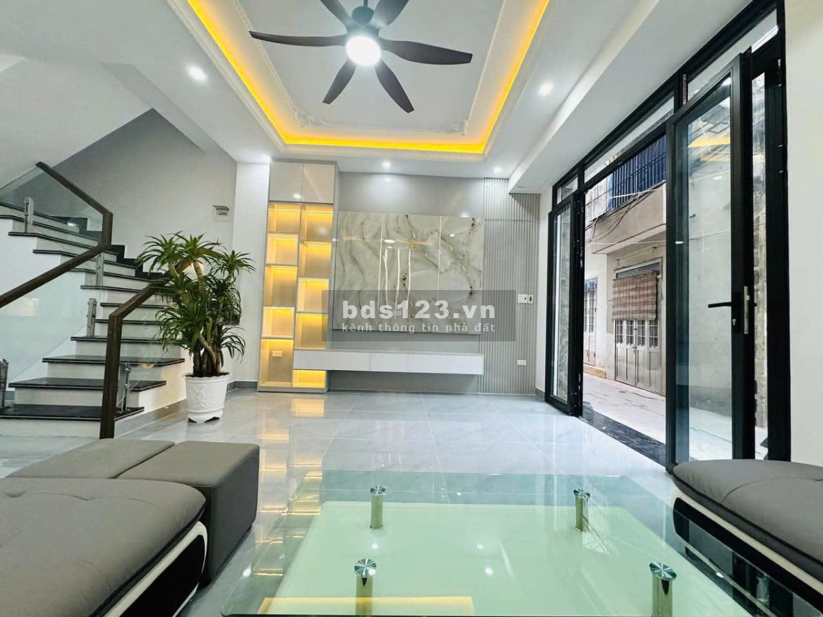 Cần tiền bán gấp căn nhà ở Chợ Hàng