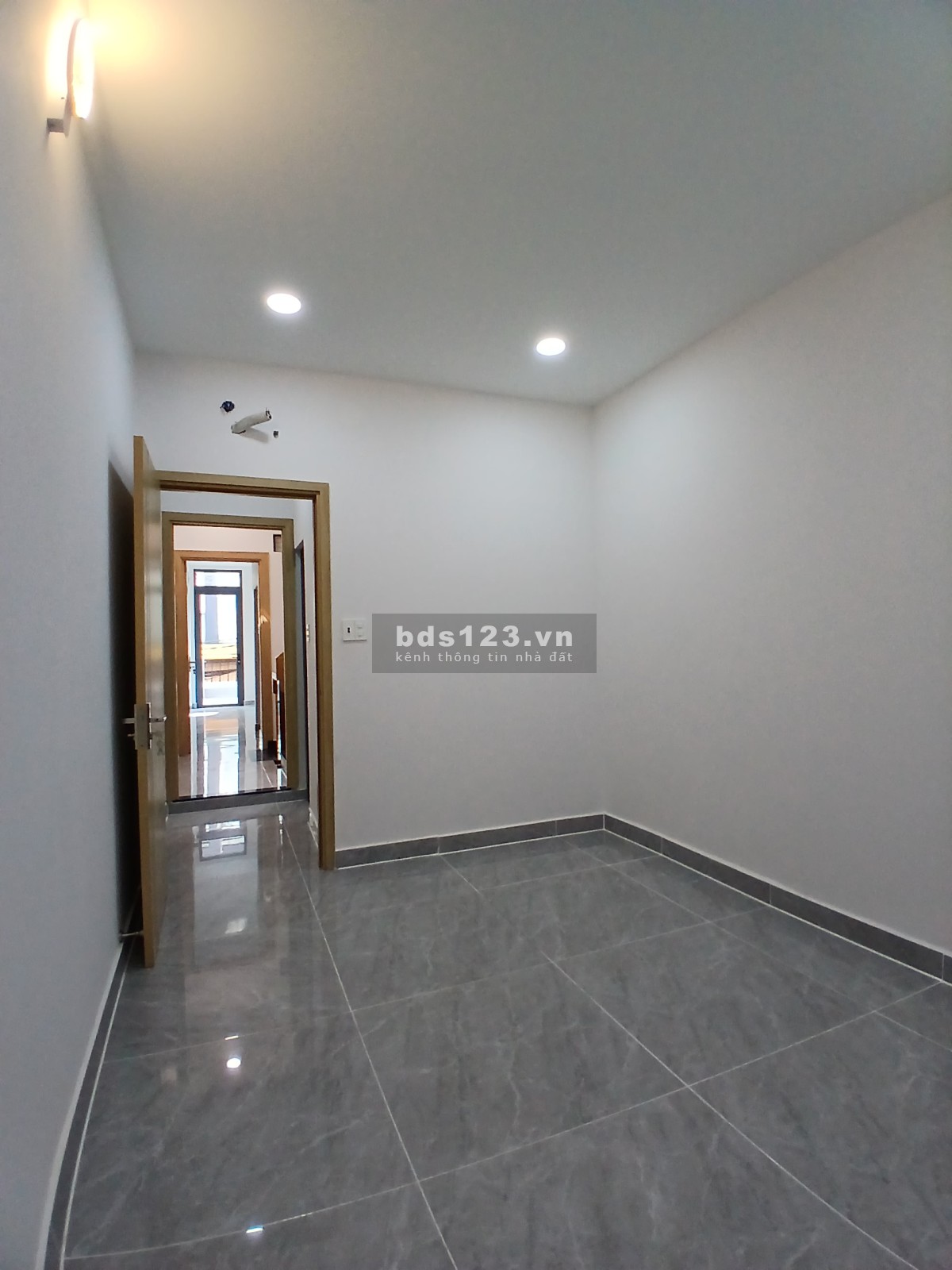 Chính chủ gửi Bán nhà ngay CHỢ - hẻm 6m đường Trần Đình Xu phường Nguyễn Cư Trinh Quận 1 nhà 2L 4pn