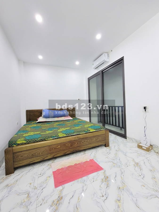 Nhà mới - Đường Cổ Linh - TT Thạch Bàn – LB. DT: 37m2 x 6 Tầng. MT 6.5m. GIÁ: 6 Tỷ (có thương lượng)