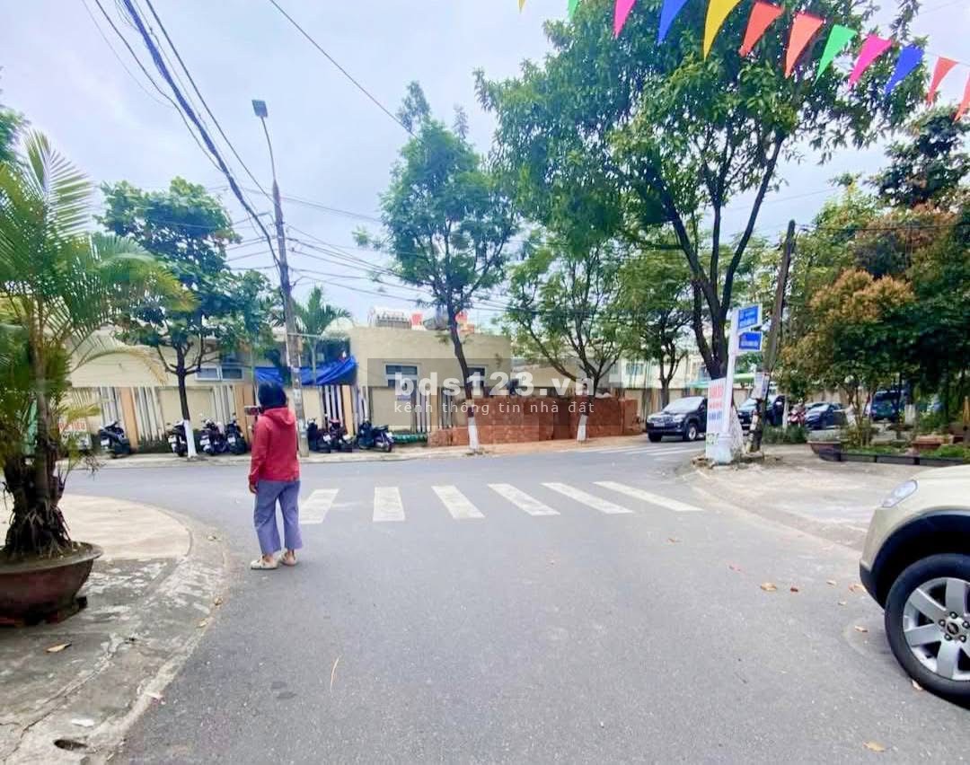 Cần tiền nên bán gấp căn nhà, khu dân cư thân thiện, giá chỉ hơn 1 tỷ.