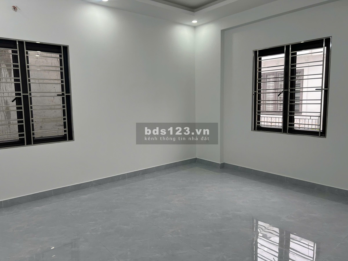 Nhà 4 tầng mới xậy ở Trại lẻ, nhà hoàn thiện đồ cơ bản, đầy đủ giấy tờ pháp lý rõ ràng.