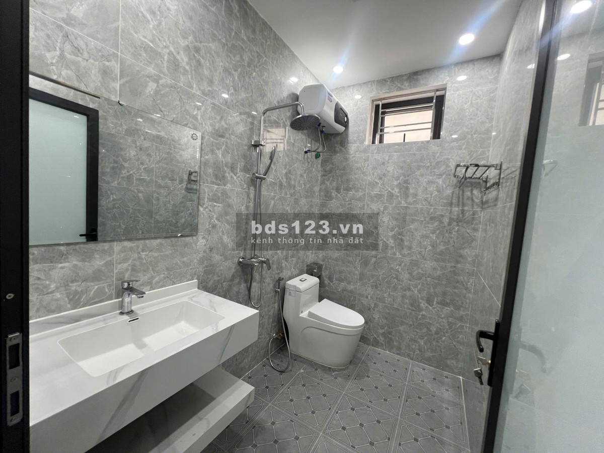 Nhà 4 tầng mới xậy ở Trại lẻ, nhà hoàn thiện đồ cơ bản, đầy đủ giấy tờ pháp lý rõ ràng.