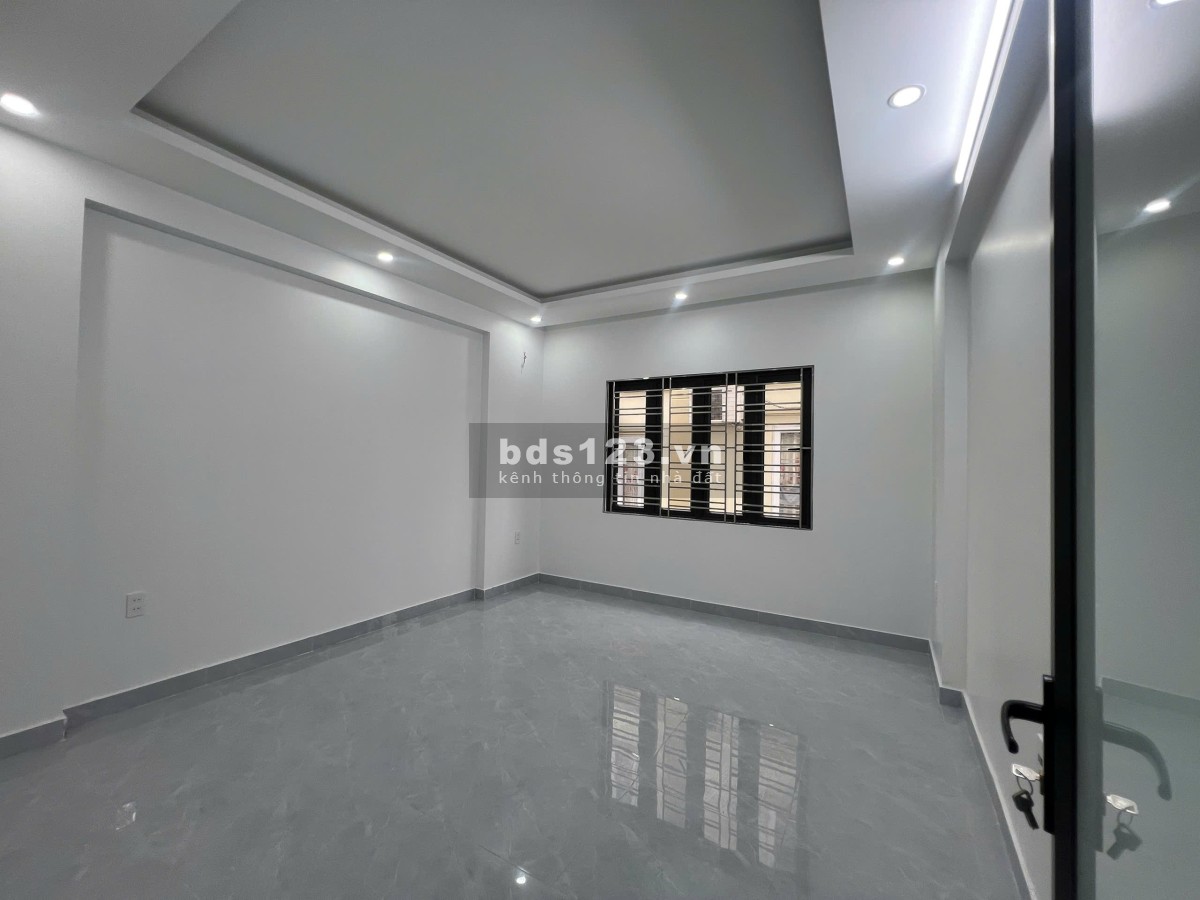 Nhà 4 tầng mới xậy ở Trại lẻ, nhà hoàn thiện đồ cơ bản, đầy đủ giấy tờ pháp lý rõ ràng.