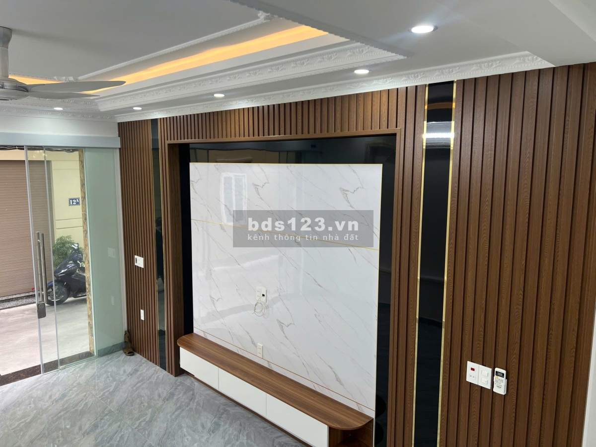 Nhà 4 tầng mới xậy ở Trại lẻ, nhà hoàn thiện đồ cơ bản, đầy đủ giấy tờ pháp lý rõ ràng.
