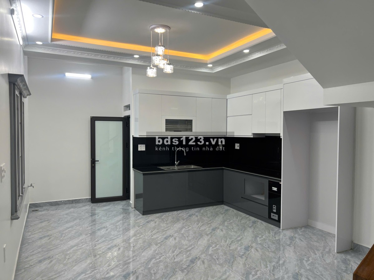 Nhà 4 tầng mới xậy ở Trại lẻ, nhà hoàn thiện đồ cơ bản, đầy đủ giấy tờ pháp lý rõ ràng.