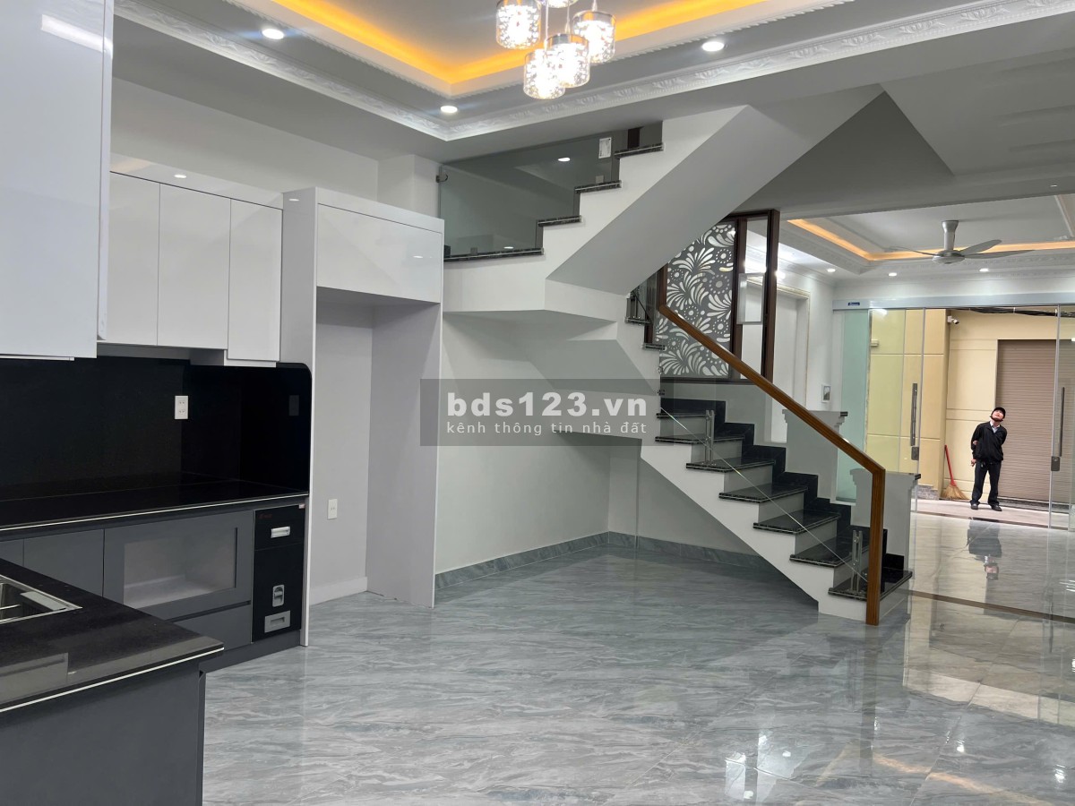 Nhà 4 tầng mới xậy ở Trại lẻ, nhà hoàn thiện đồ cơ bản, đầy đủ giấy tờ pháp lý rõ ràng.