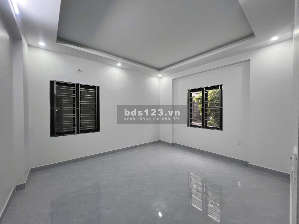 Nhà 4 tầng mới xậy ở Trại lẻ, nhà hoàn thiện đồ cơ bản, đầy đủ giấy tờ pháp lý rõ ràng.