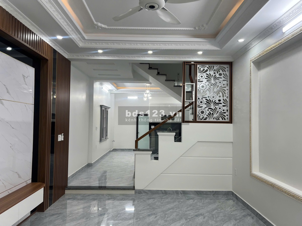 Nhà 4 tầng mới xậy ở Trại lẻ, nhà hoàn thiện đồ cơ bản, đầy đủ giấy tờ pháp lý rõ ràng.