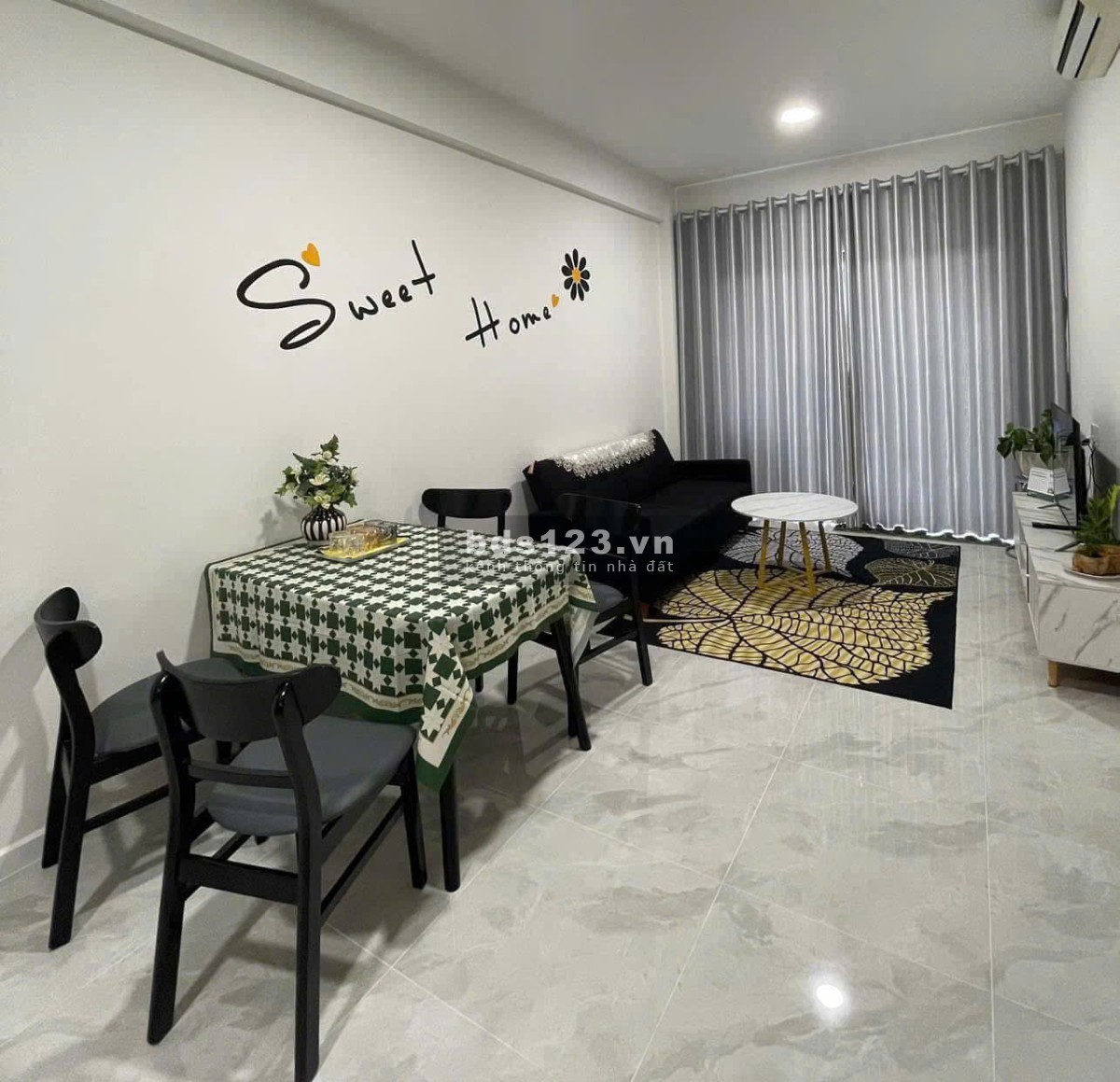Chung cư Kingston, P8, PN: nhà trống, 15tr/th, 80m2, 2p ngủ, ban công