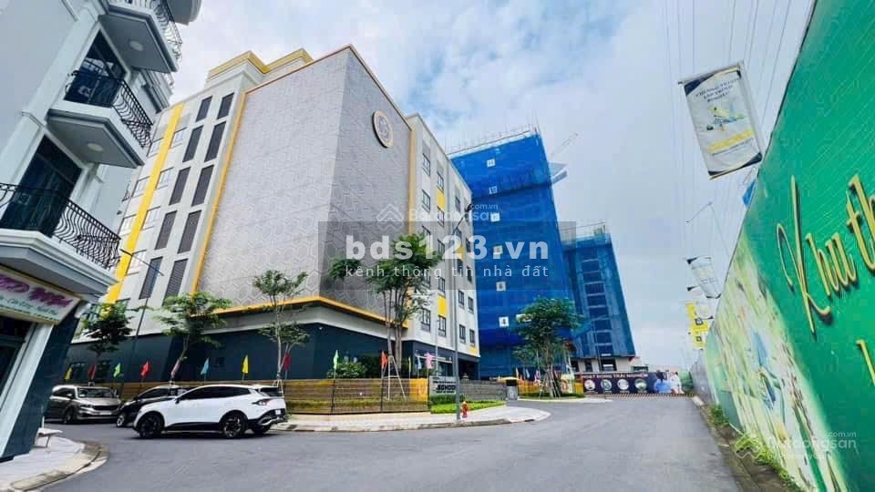 Bcons City 2PN 2WC 56m2 View landmark 81 giá 2.2 tỷ. TT chỉ 330 triệu.