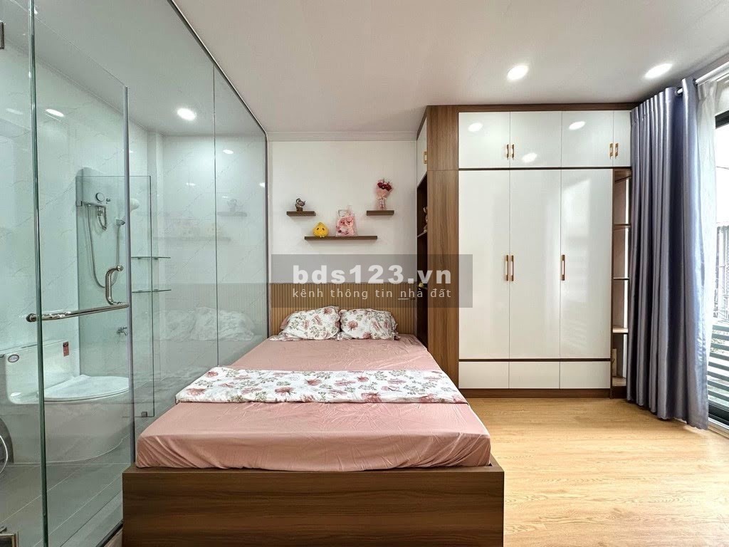 Bán nhà tọa lạc tại ví trí giao thông thuận lợi gần Cầu Chà và giáp quận 5 - 3 tầng - Hẻm ô tô