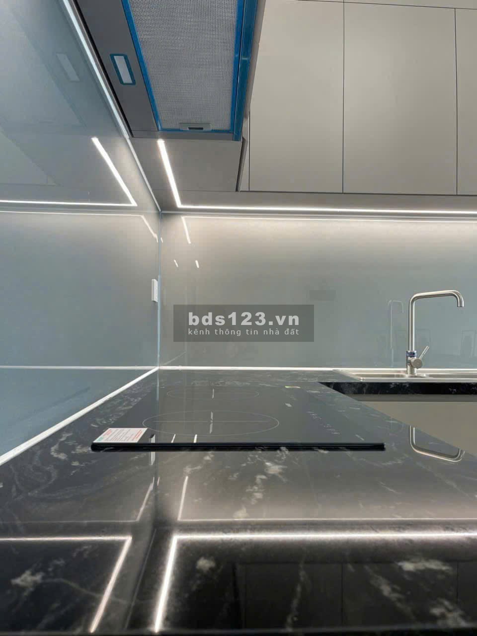 Chung cư Kingston, P8, PN: nhà trống, 15tr/th, 80m2, 2p ngủ, ban công