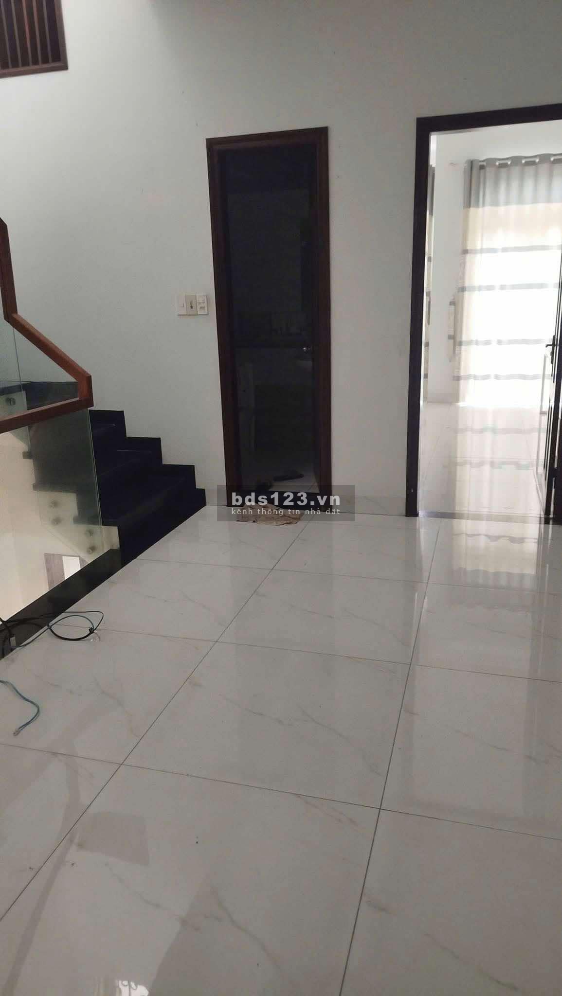 Bán nhà 2 mê chuồng cu Nguyễn Thị Thập