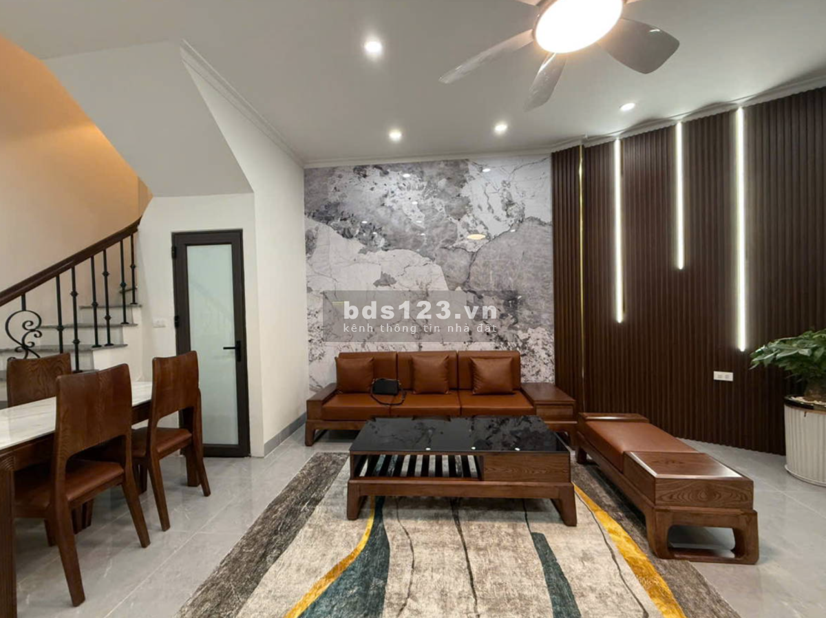 Bán nhà Cầu Giấy - Ngõ nông rộng thẳng - Một bước ra phố - Năm tầng - Nội thất sang xịn
