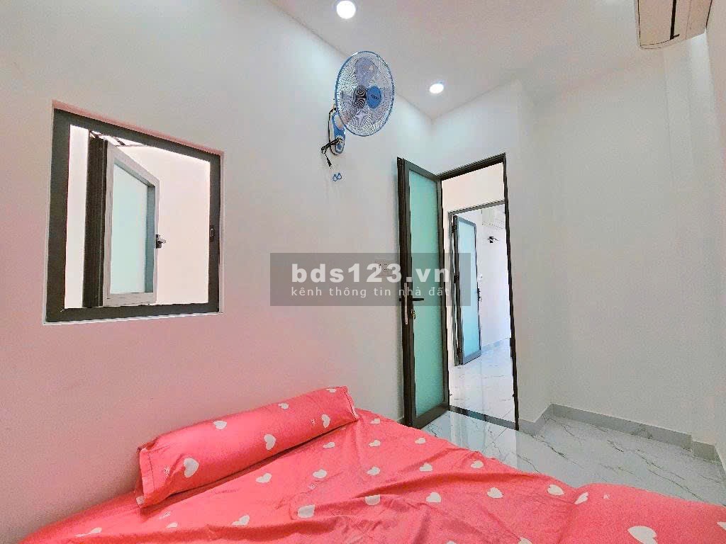 Nhà đẹp P17, GV ở ngay. Gần MT, sổ vuông vức. Hẻm sạch sẽ, an ninh. Giao thông thuận tiện